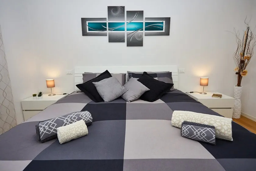 AVIANO CENTER COMFORTABLE LUXURIOUS FREE PARKING WIFI - Image 1