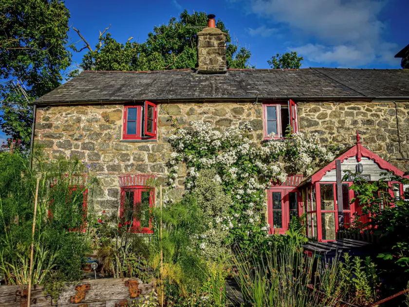 BWTHYN DYFI, pet friendly, character holiday cottage in Cemmaes - Image 1