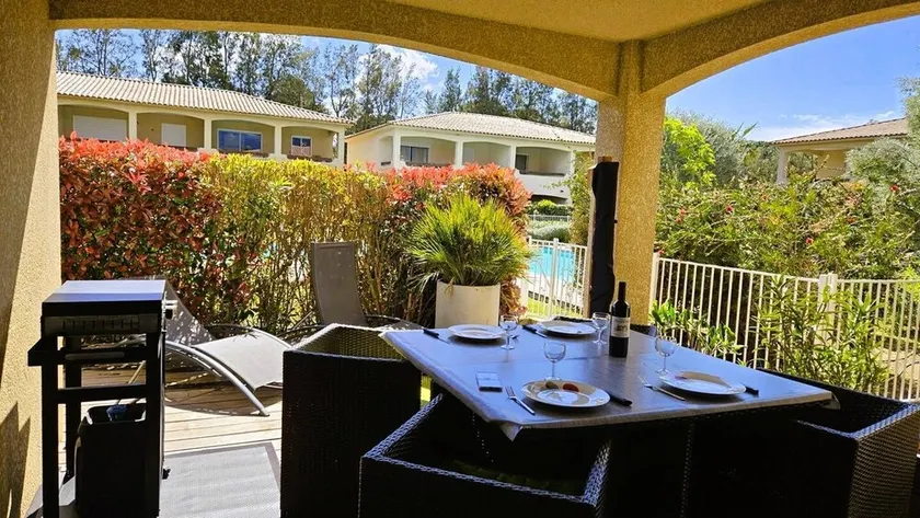 Appartement Laurel, 4 personnes, piscine, plage à 2 min en voiture - Image 1