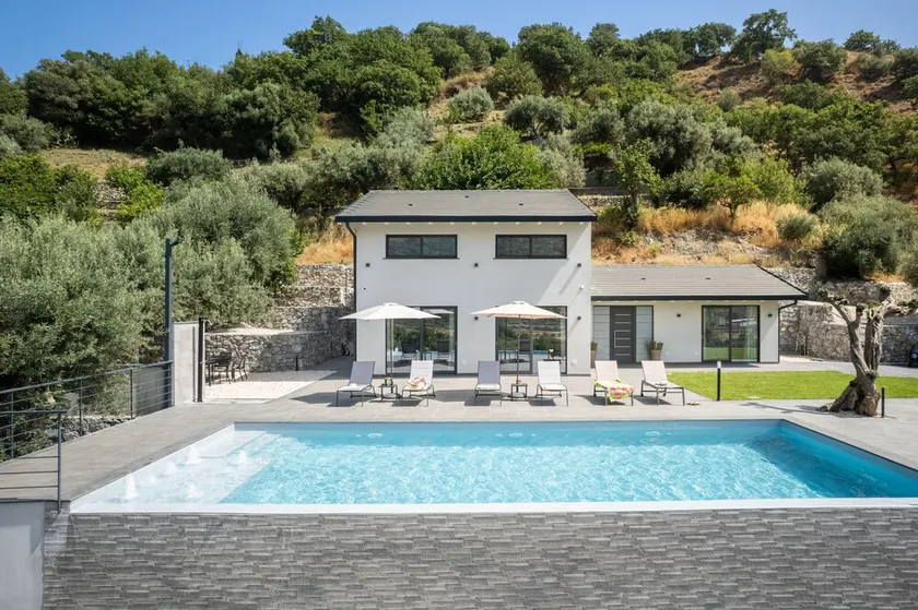 3 Bedroom Modern Villa, Pool, Savoca, East Sicily - Image 1