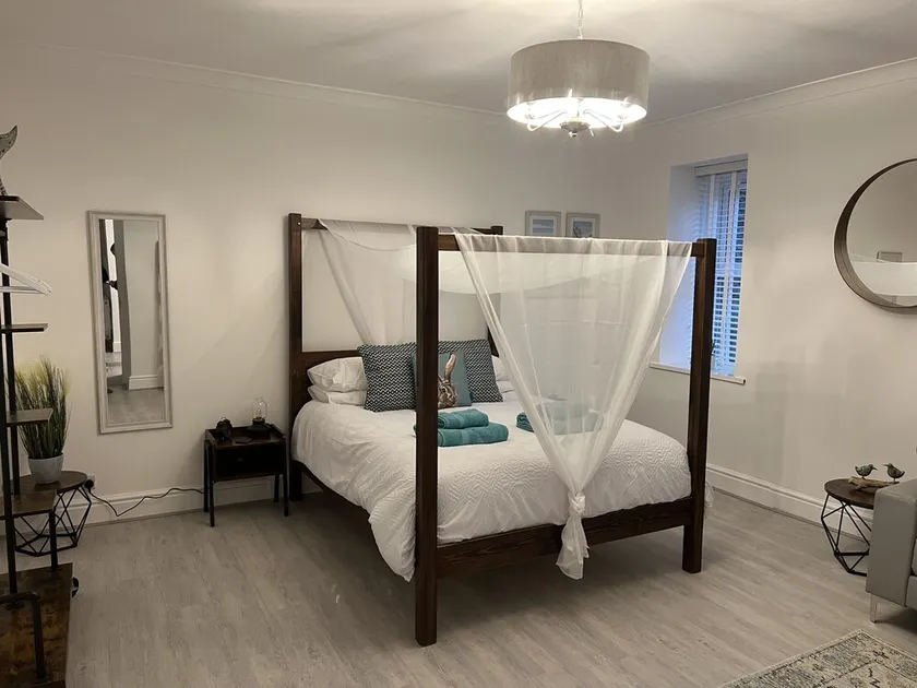 3 Bedroom 2 Bath luxury apartment close to the seafront and town - Image 1