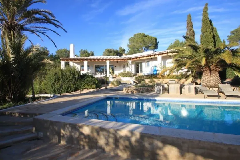 Very Private w/large  Pool, fully air conditioned EV charger, walk to beach - Image 1