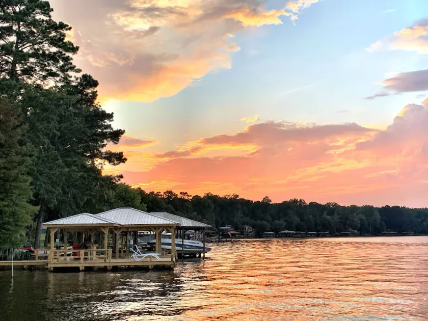 Location! Location! Location! 6 Beds Gorgeous Lake View. Minutes from Everything - Image 1