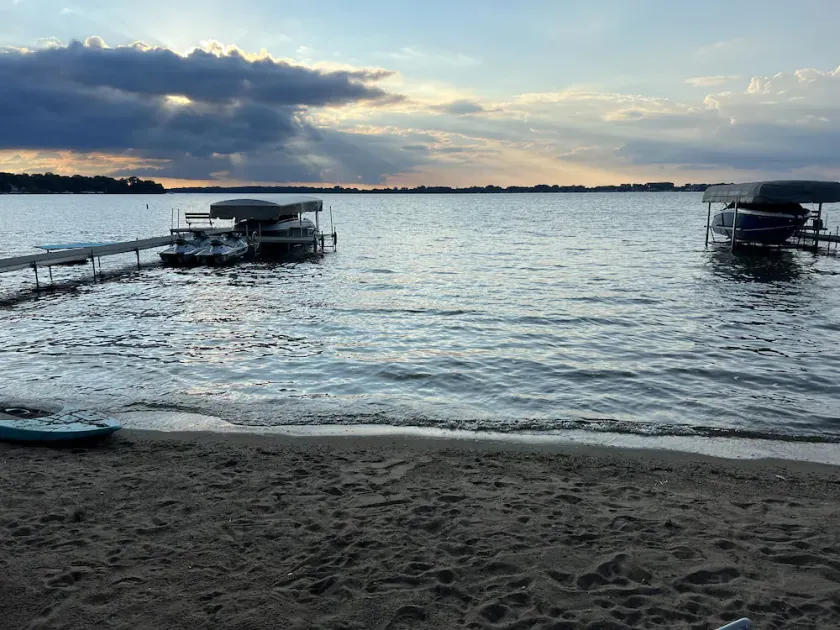 Luxury 5-Bed Lakefront, 52-ft Private Sandy Beach - Image 1