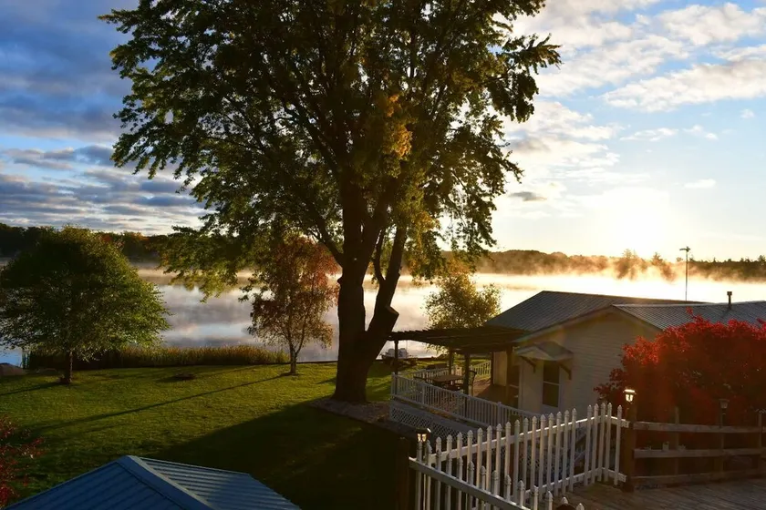 Lakefront Chook Nook Cottage Dickerson Lake - Image 1