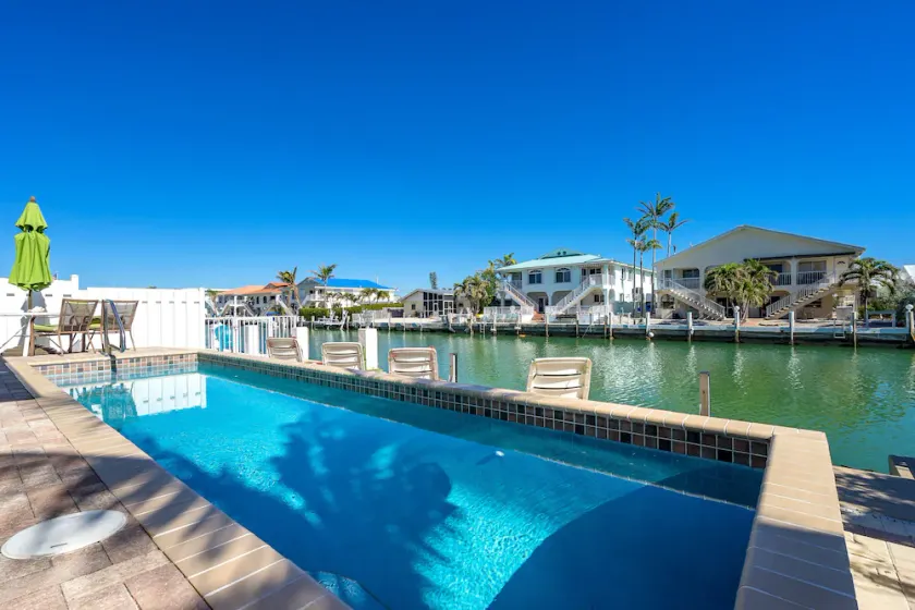 FALL SALE ALMOST SOLD OUT 47' DOCK, PRIVATE POOL, CABANA BEACH CLUB 4 MIN WALK - Image 1