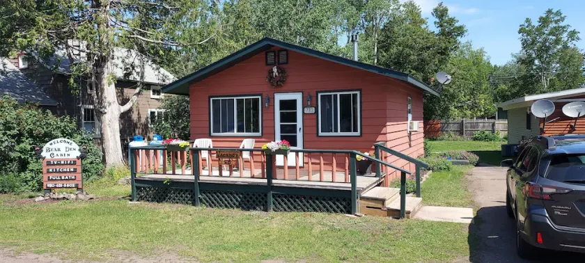 Bear Den Cabin a quaint non smoking cabin  Single Bedroom- Sleeps 4 Comfortably - Image 1