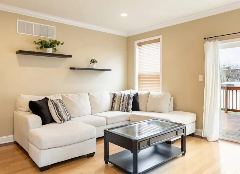 Charming 3BR & 2.5Ba nested in KOP w free parking, close to Conshy & Philly. - Image 1