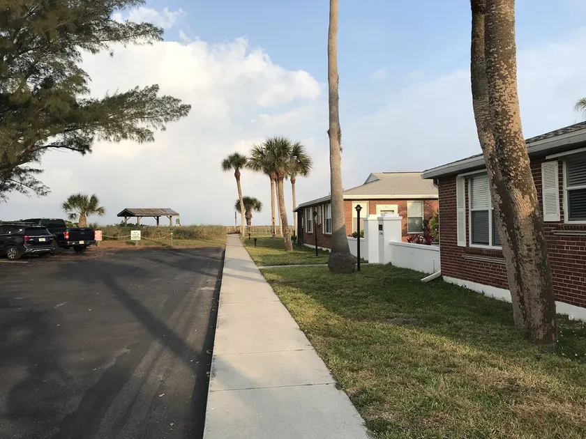 Beachfront Venice Villa - Image 1