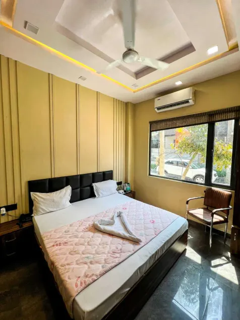OnlyStay GSM Near Prem Mandir - Image 1