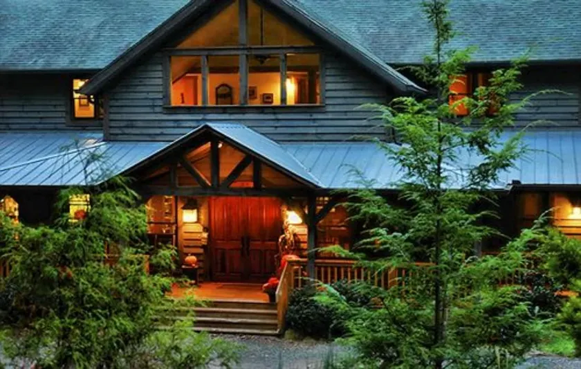 Bent Creek Lodge Bed & Breakfast - Image 1