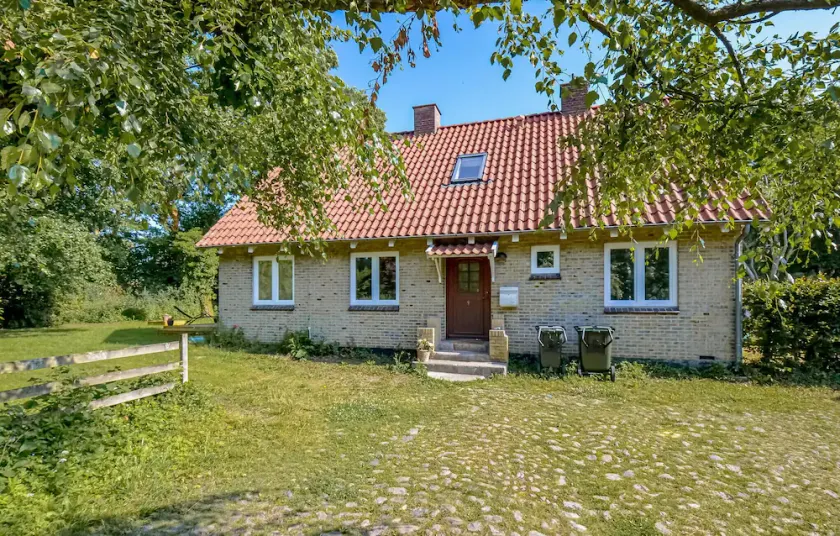 Dejlig bolig i Rønde med køkken - Image 1