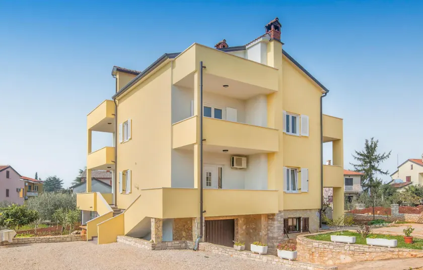 Awesome Apartment In Lovrecica With Wifi - Image 1