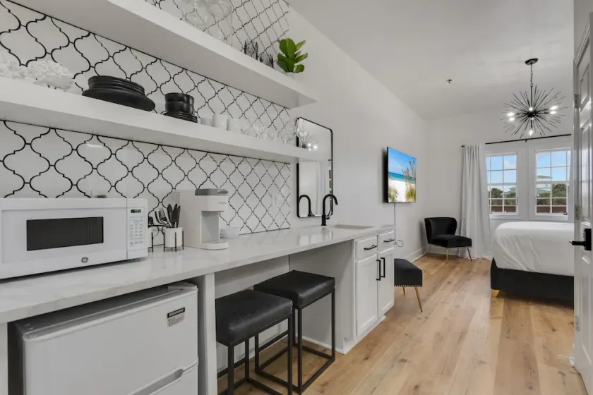 Gorgeous Studio on 30A nestled b/w Rosemary Beach and Alys Beach - Image 1