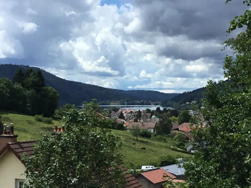 Chalet for Rent Near the Ski Slopes, Lake View (4 to 5 people) - Image 1