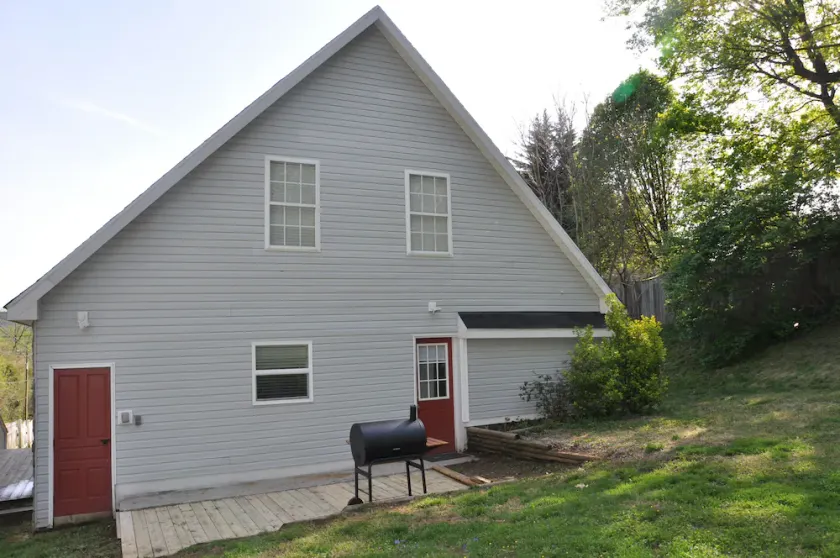 Contemporary Hideaway near Historic Harpers Ferry! - Image 1