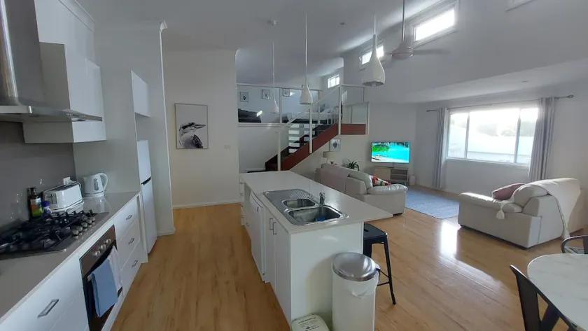 Townhouse close to shelly beach Port Macquarie - Image 1