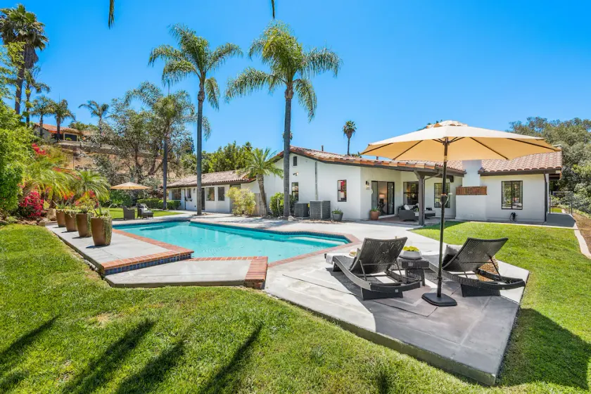 Pool, pickleball, basketball, arcade game & ping pong- The Vista Hilltop Villa - Image 1