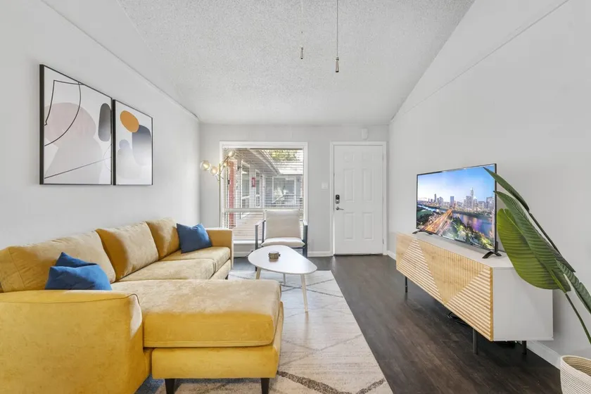 Prime Soco Chic 2BR King Suite w Pool Parking - Image 1