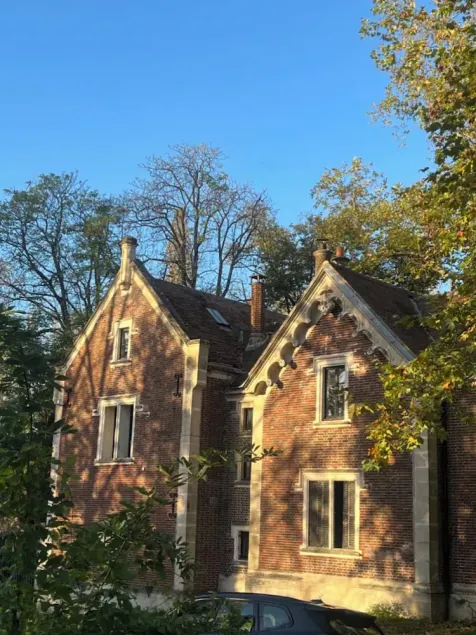 In an exceptional setting, 17km from Paris, restored farmhouse of a château - Image 1