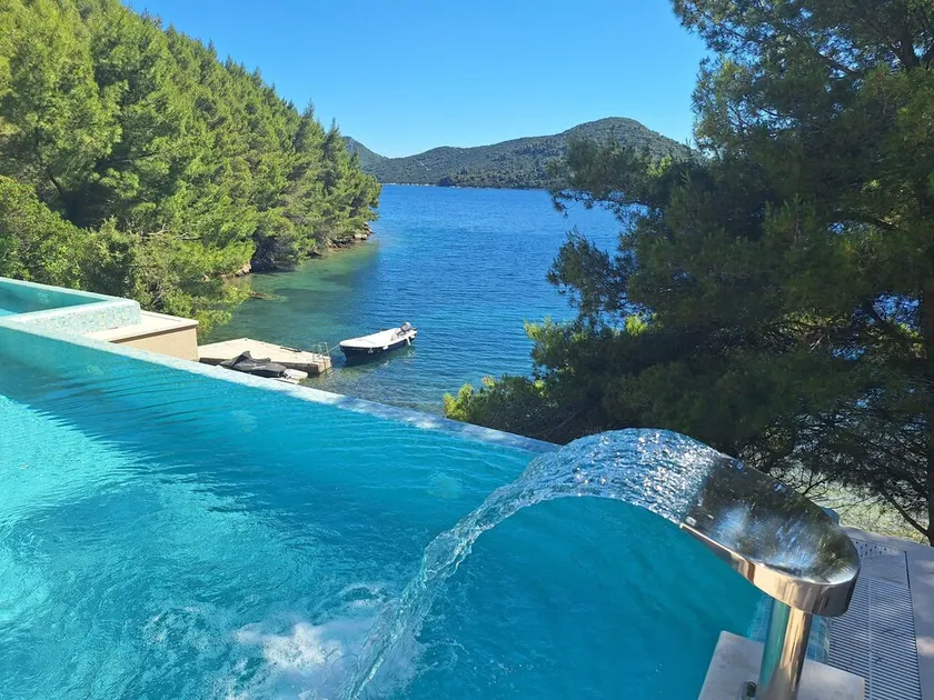 Beachfront Villa Brulupes - Image 1
