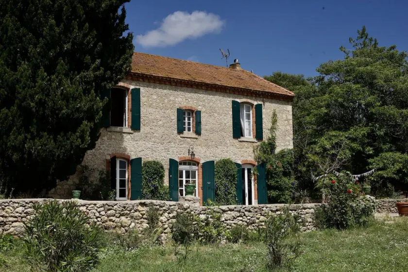 Jolie Maison de Campagne Avec Grande Piscine et Terrain de Tennis - Image 1