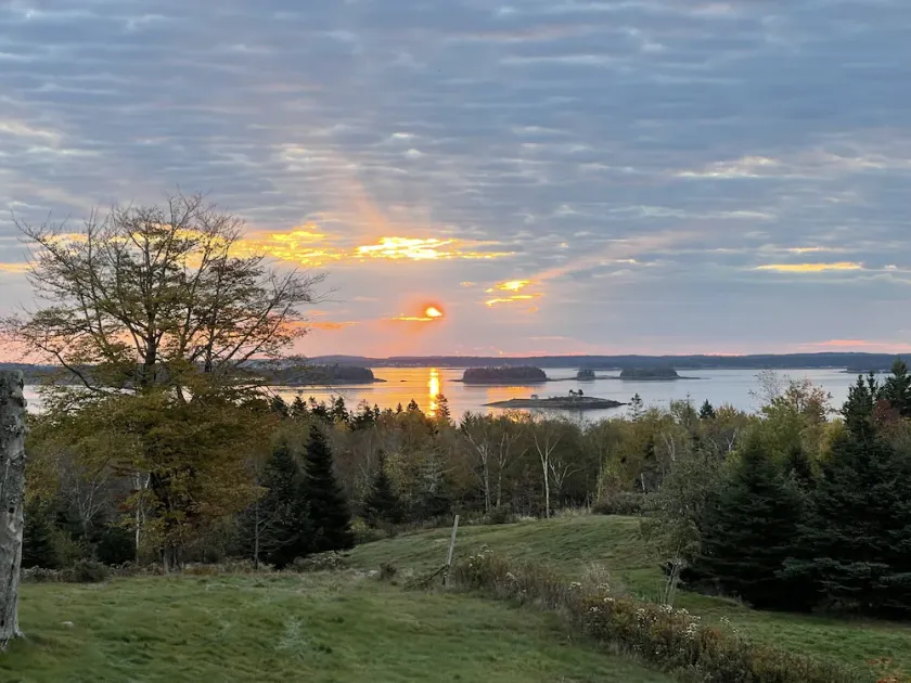 Hillside Lodge with a gorgeous ocean view!!! - 10 min from the beach! - Image 1