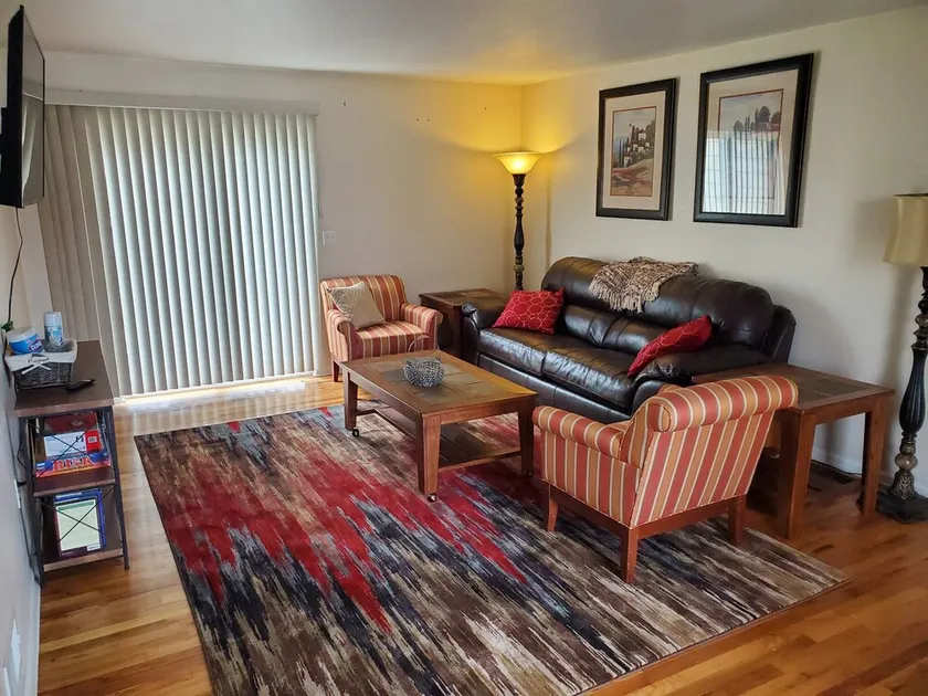 Cozy home short walk to Old Town Arvada, parks, dinning and shopping - Image 1