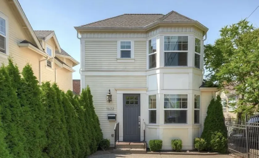 Adorable Cozy House with Compact Parking and Loft! - Image 1