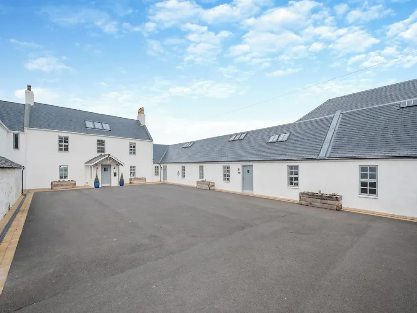 2 bedroom accommodation in Ayr - Image 1
