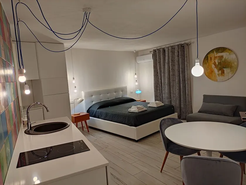Deluxe Room (2 Adults + 1 Child) - Image 1
