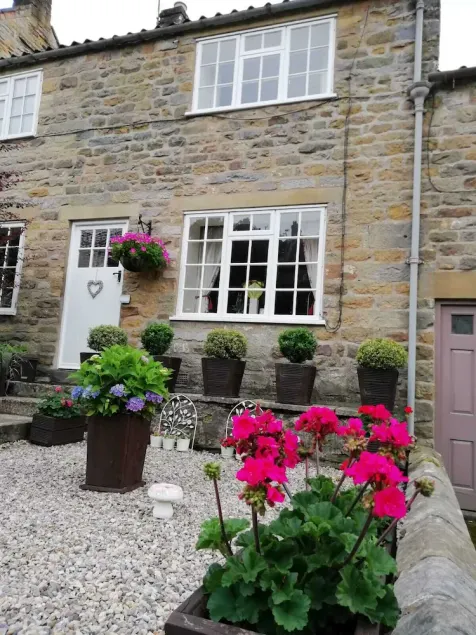 Cosy cottage ideal base for walking, cycling, exploring villages and local views - Image 1