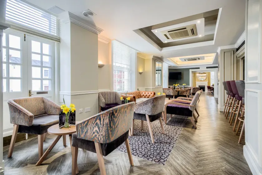 Grosvenor Hotel - Image 1
