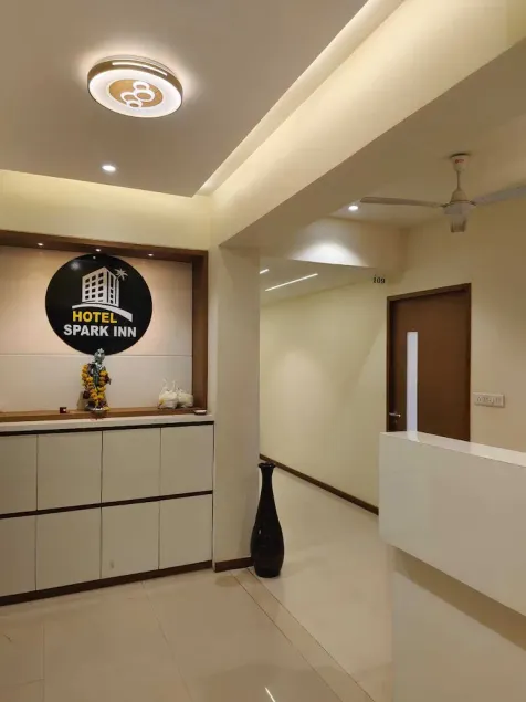HOTEL SPARK INN - Image 1