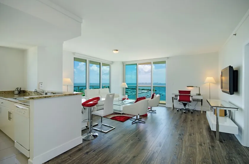 Spacious Condo's at Coconut Grove Hotel with Wrap-around Balcony - Image 1