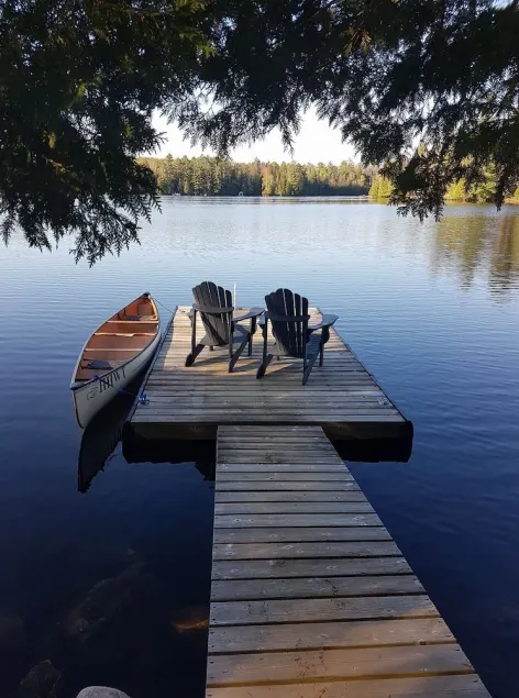 3- Bdrm Lakeside Log Cottage--Gooderham Lake, Haliburton - Image 1