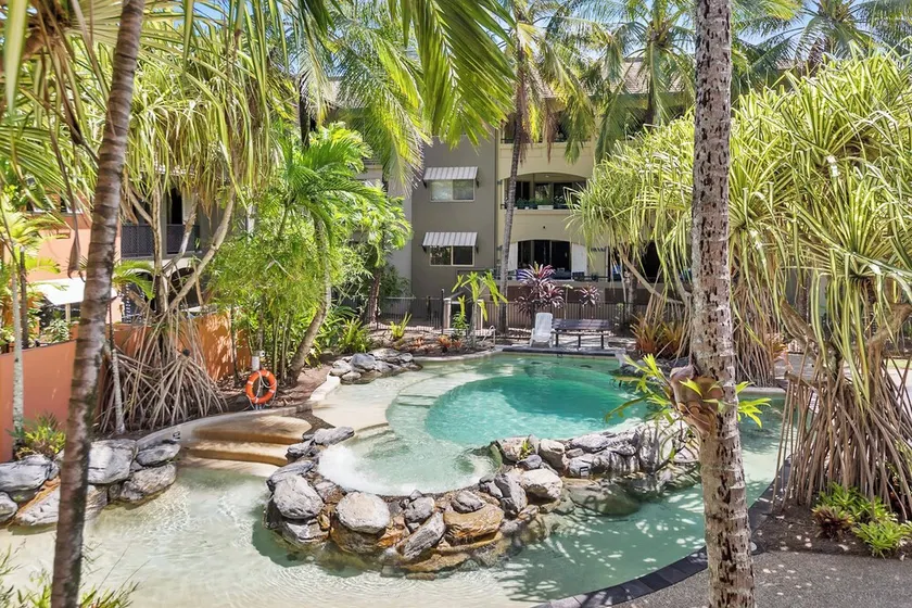 Luxury Apartment w/ 9 Pools, BBQ & Gym in Cairns - Image 1