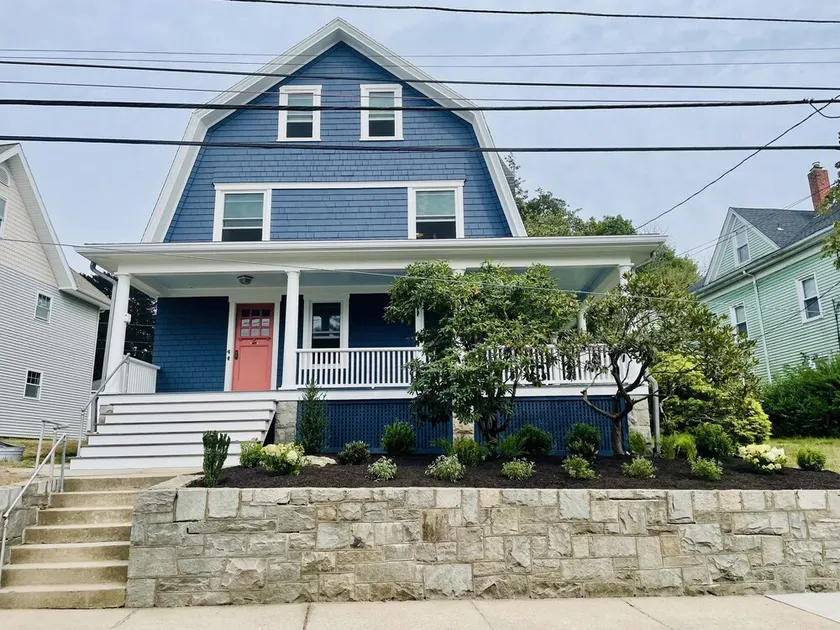 Beautifully Remodeled Family Size Apartment, Ideal for Downtown & Beach Getaway - Image 1