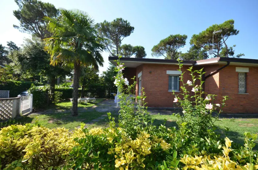 Holiday apartment with garden and air conditioning - Image 1