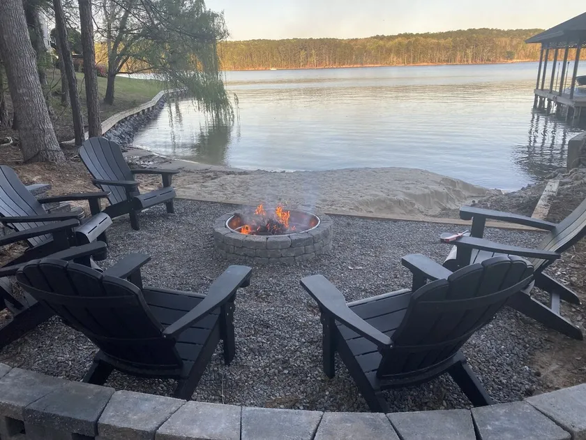 Mid-lake spacious cottage w/amazing views, deep water, protected swimming area. - Image 1