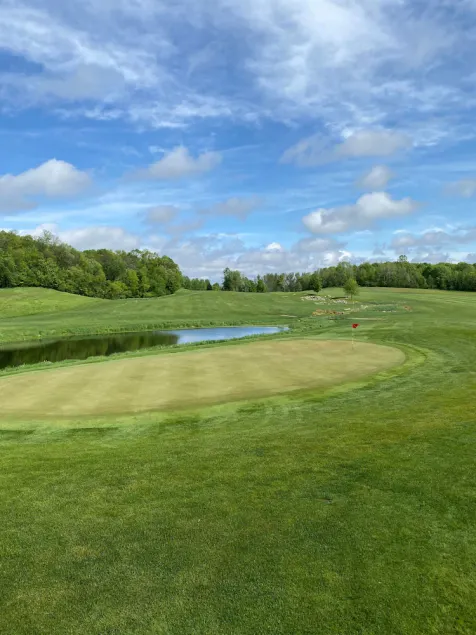 Golfing Retreat 2 bedroom apartment overlooking 9 hole golf course - Image 1