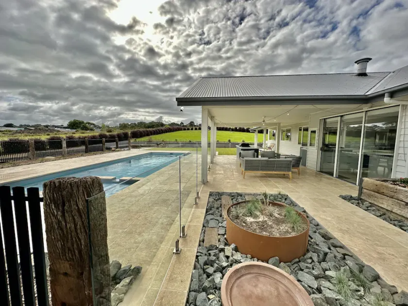 FULL Property AND 2 Guest Suites - Inlet Waters Escape (7 bedrooms). Pool & spa! - Image 1