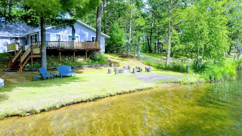 COTTAGE LAKEFRONT / LK. GEORGE, MI / FAMILLE- CONVIVIAL - Image 1