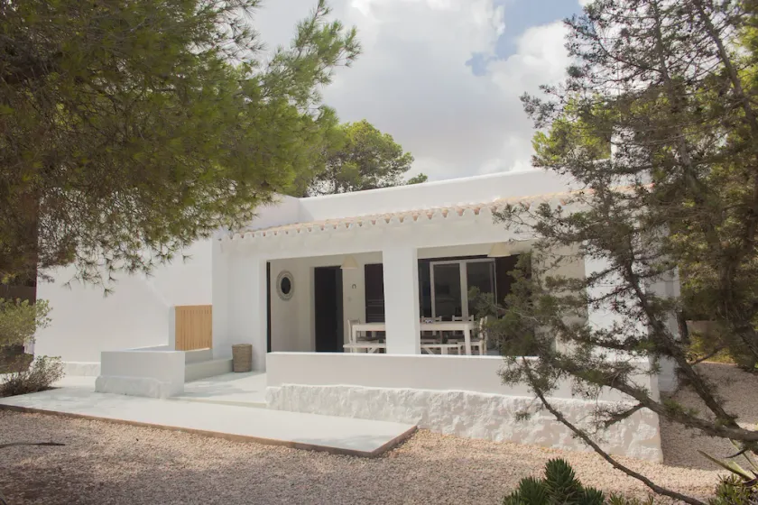 Villa surrounded by greenery 500 meters from the sea - Image 1