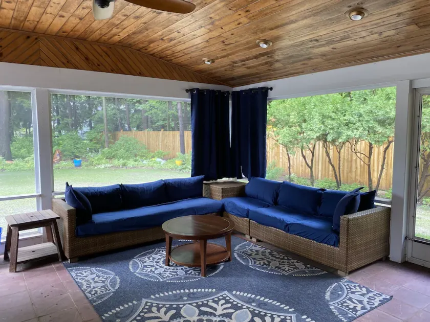 Track Rental-Great location-4 Bdrm, Sleeps 8 Close to Track, Downtown, and Lake  - Image 1