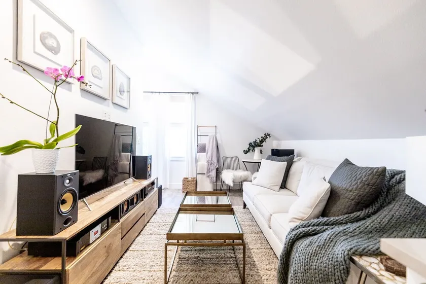 Private modern carriage house in Downtown Denver - Image 1