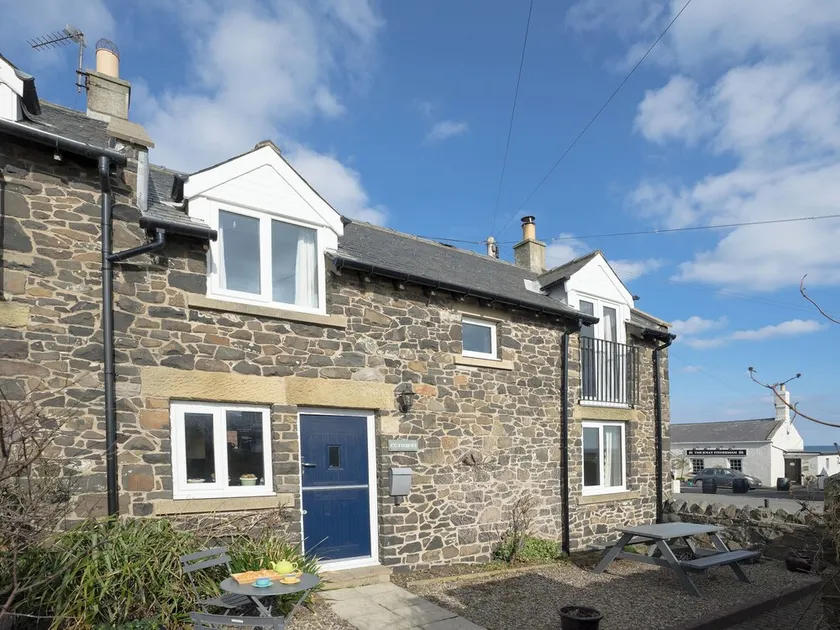 2 bedroom accommodation in Craster - Image 1