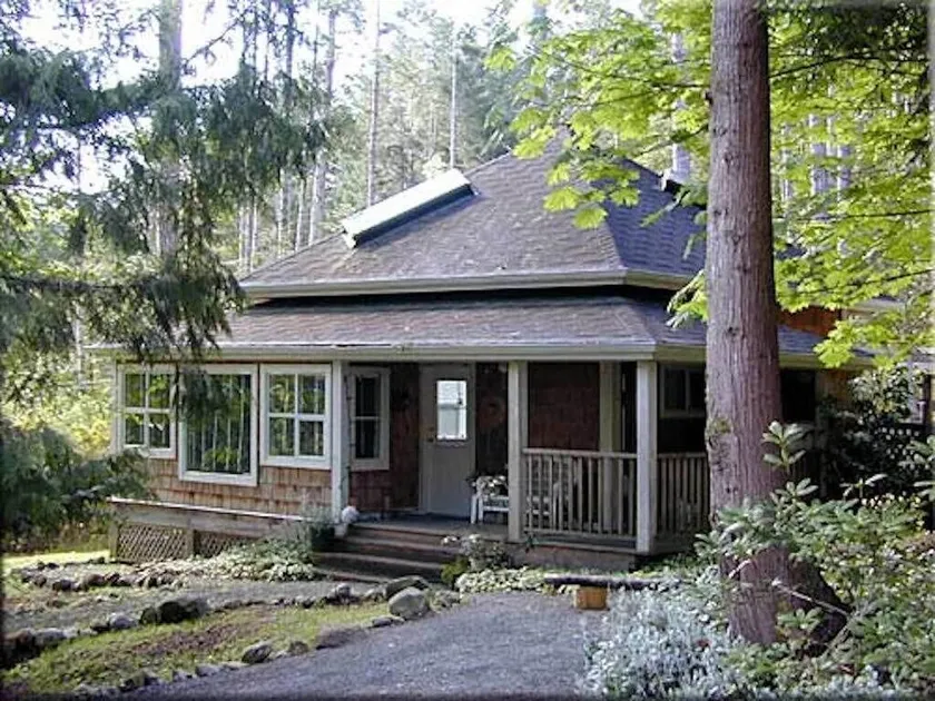 Dragonfly Cottage - 10 minute walk from ferry! - Image 1