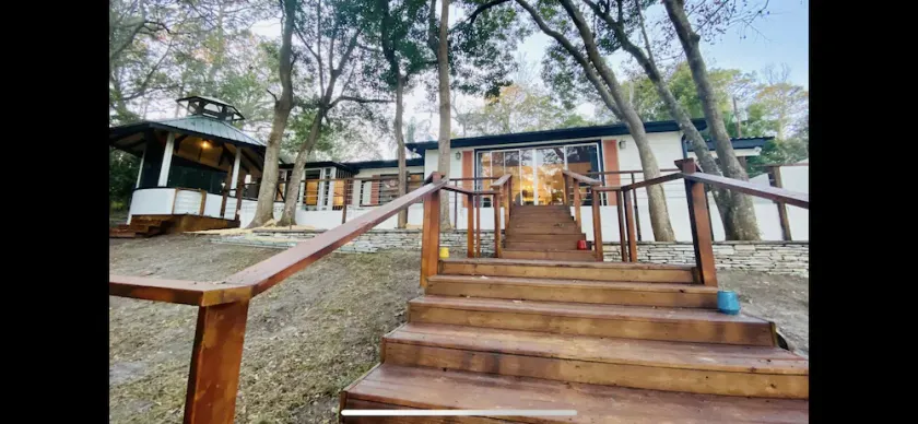 Equestrian Lakefront Cottage - Image 1