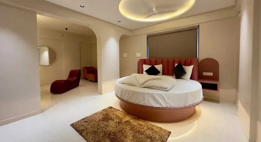 Hotel Wow Stay- Ambegaon Pune - Image 1